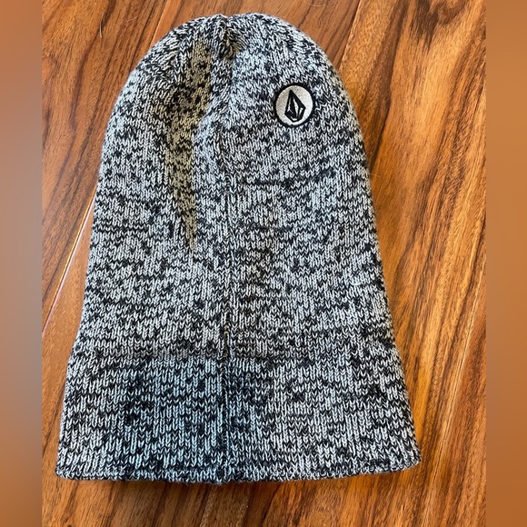 Volcom Beanie - Picture 3 of 4